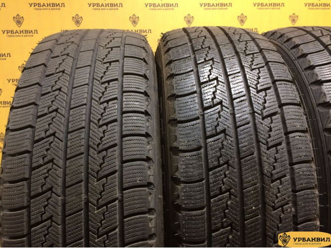 Roadstone Winguard Ice 215/60 R17 96Q